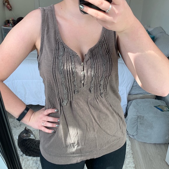 Eddie Bauer Button Up Ruffle Tank Top - Picture 4 of 8